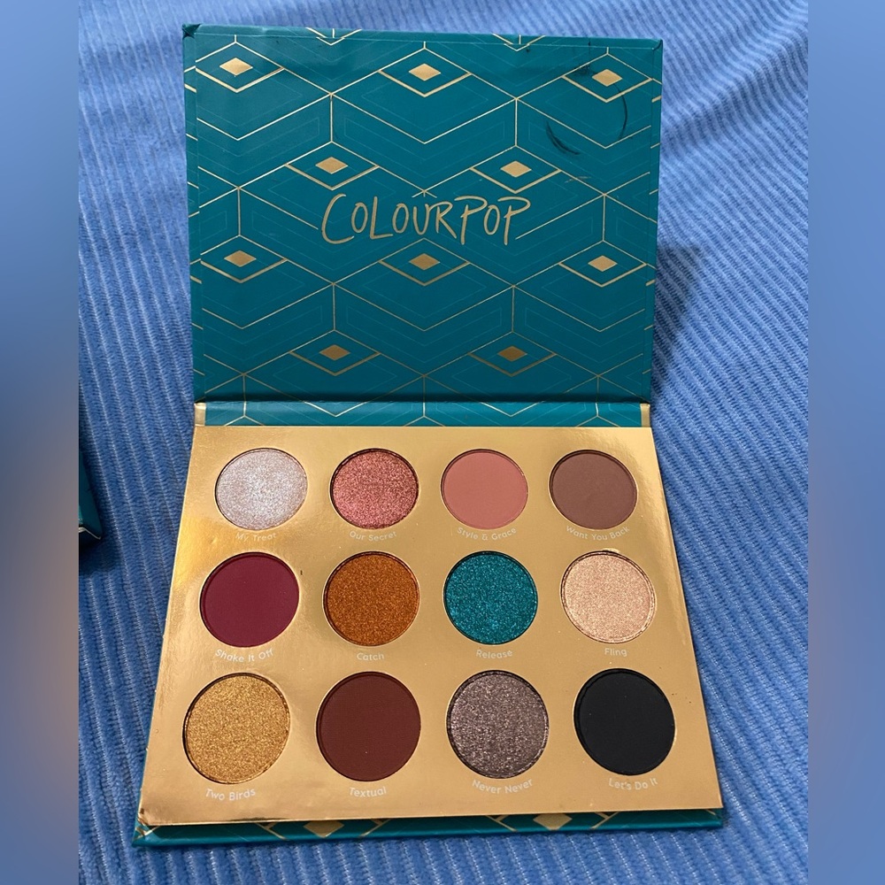 [Retired] Colourpop: Rendezvous palette